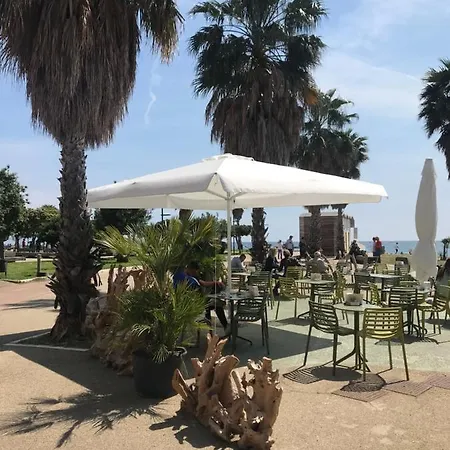 Happy アパート サヴォーナ